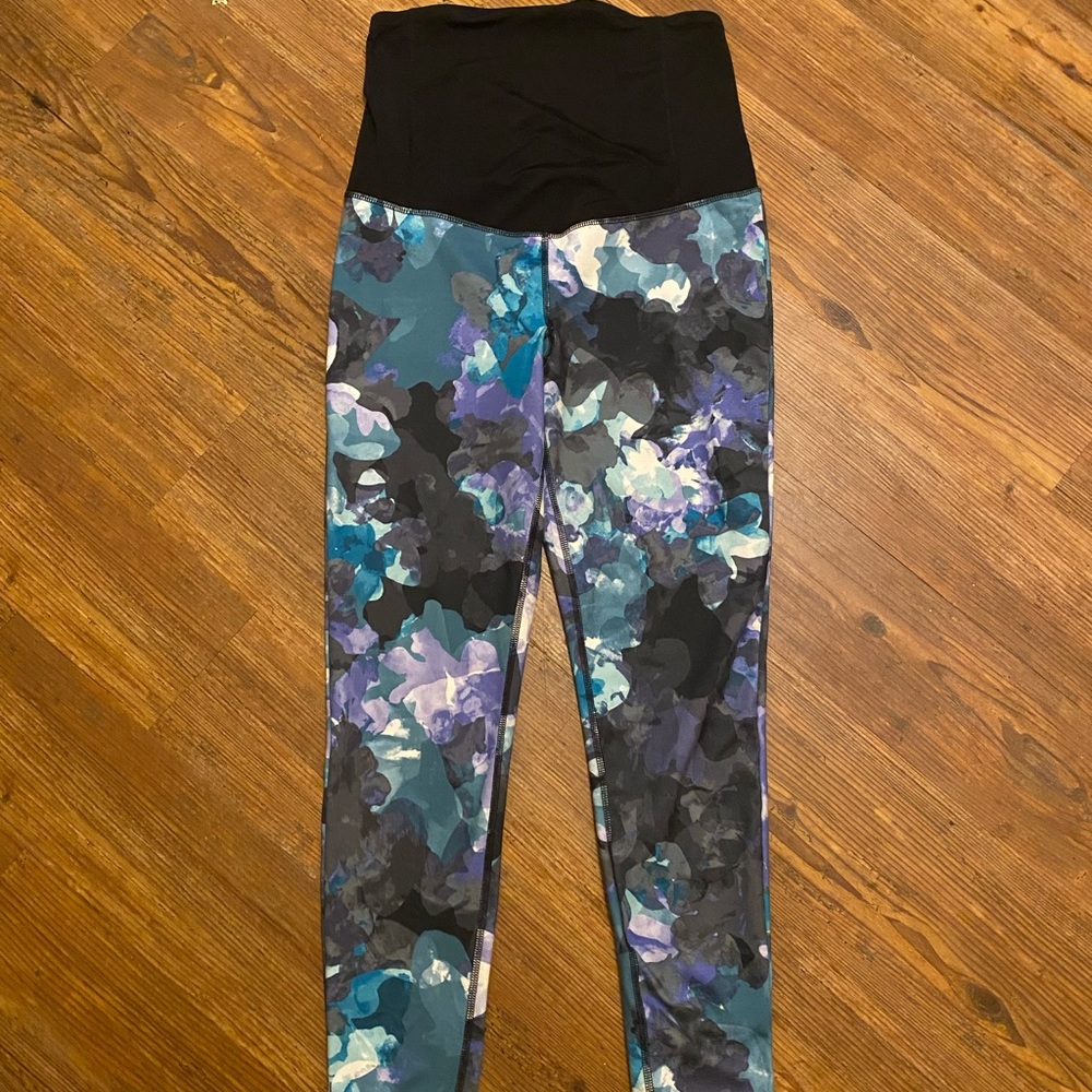 Isabel Maternity workout pants size small